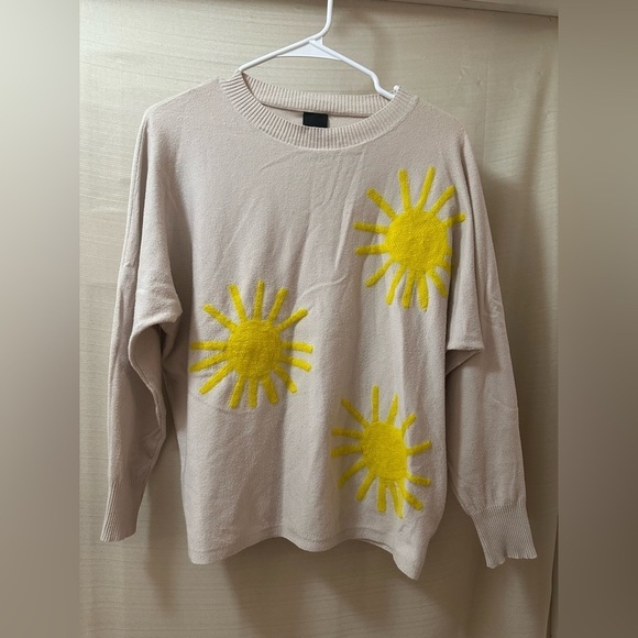 Aaeda Sweaters - Aaeda Sunshine Appliqué Sweater M | Soft Knit Pullover Long Sleeve
